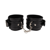Оковы Chisa Behave! Luxury Fetish с металлической фурнитурой, черные