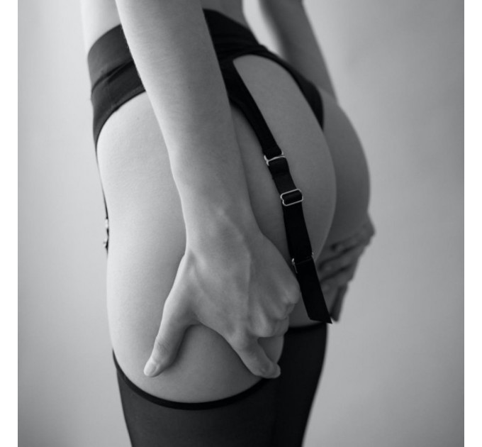 Трусики для страпону, M, з підв'язками для панчох Strap-On-Me чорні