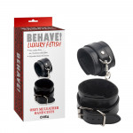 Наручники с мехом Chisa Behave! Luxury Fetish и серебристой фурнитурой
