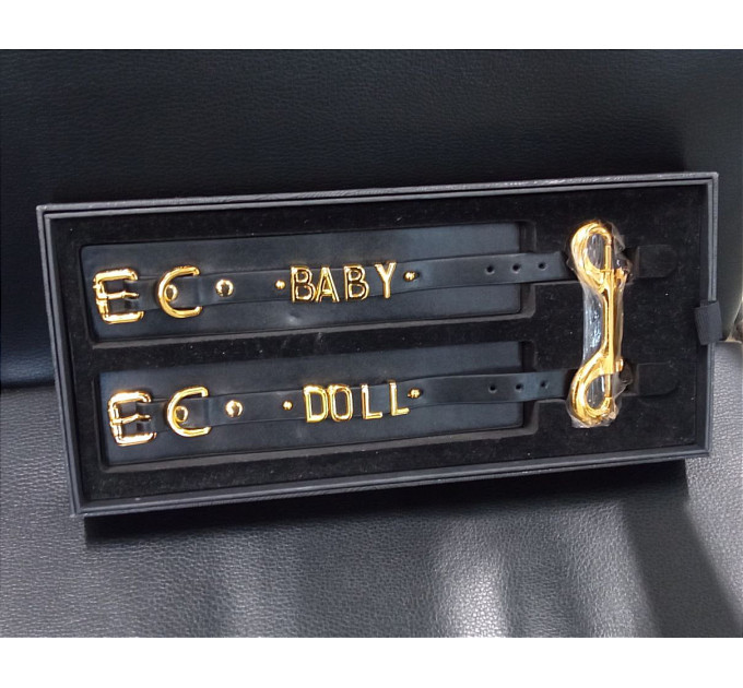 Наручники з написом BABY DOLL від UPKO з італійської шкіри, чорні із золотою фурнітурою