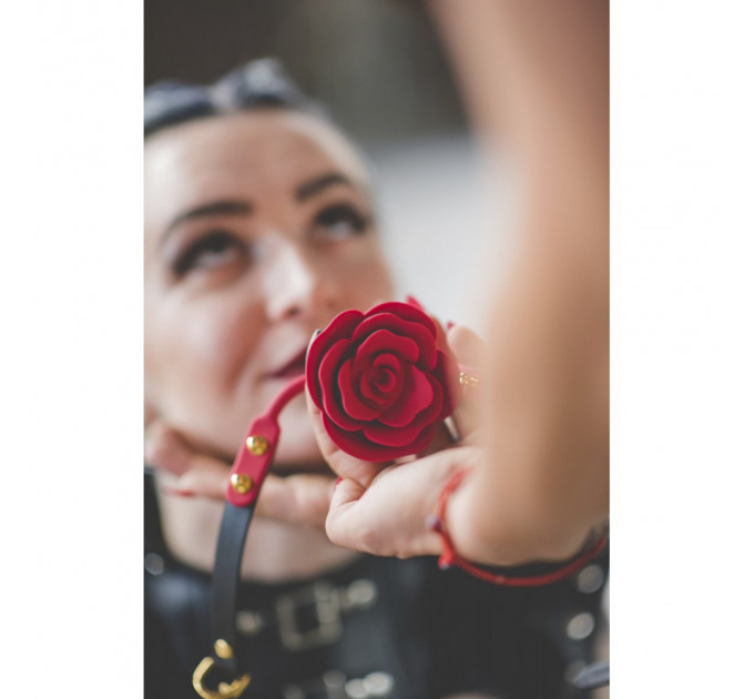 Кляп роза из силикона и итальянской кожи Rose Ball Gag UPKO