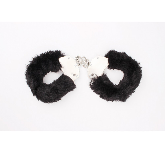 Наручники металлические Chisa Hi-Basic Fur-lined Handcuffs с черным мехом